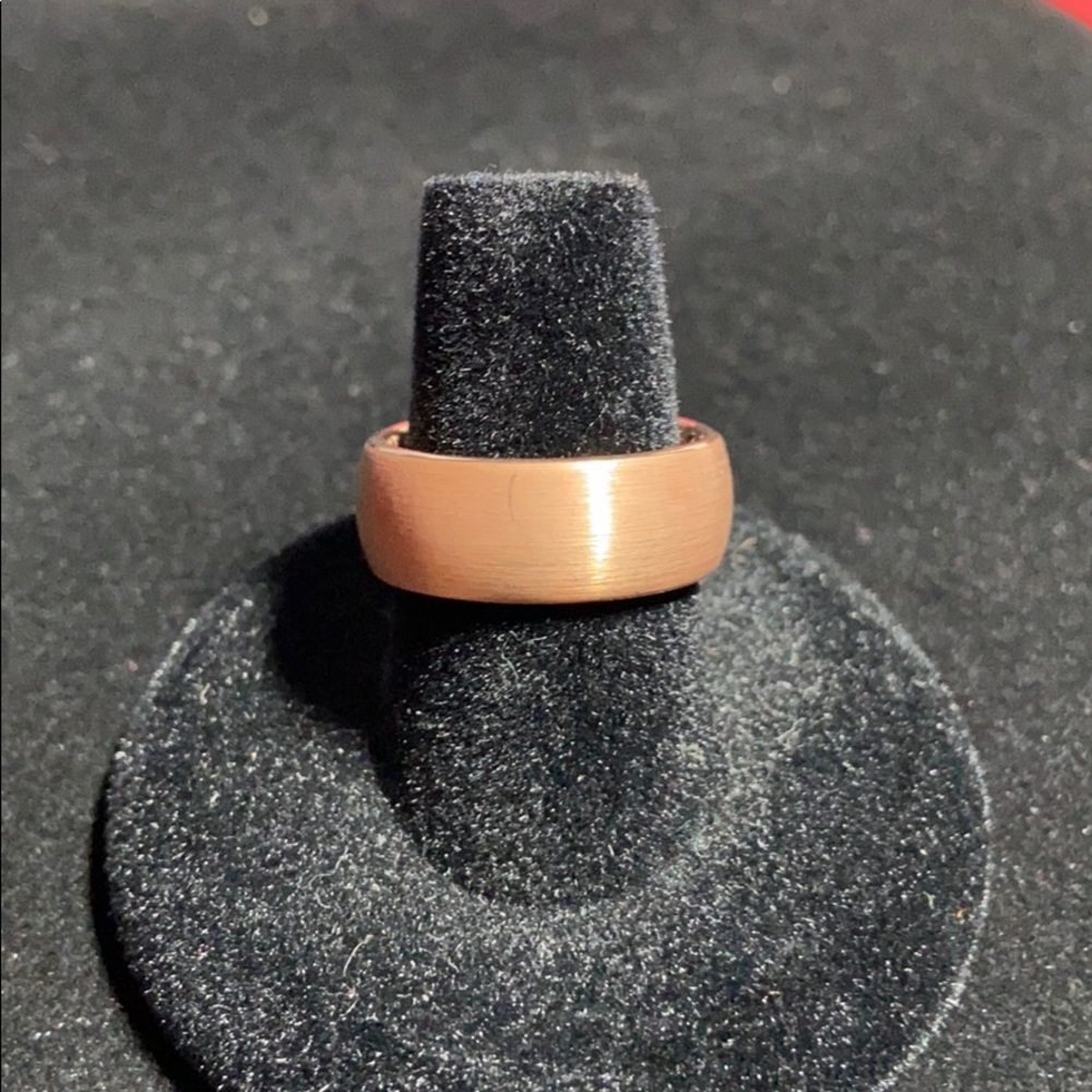Three keys rose gold band size 7